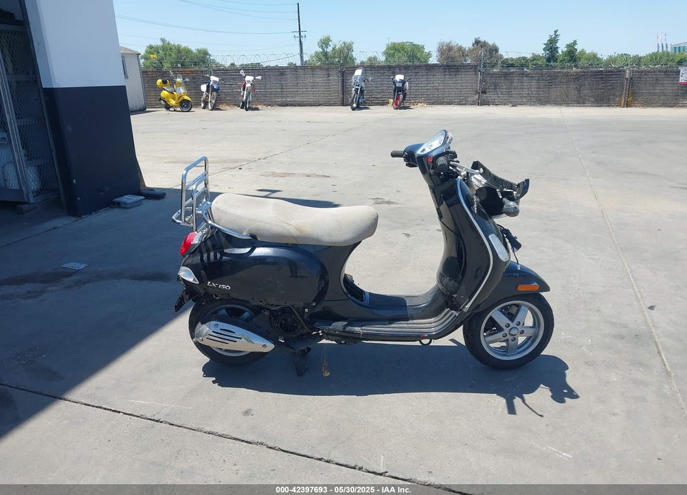 2007 VESPA LX 150 VIN: ZAPM448F175007606