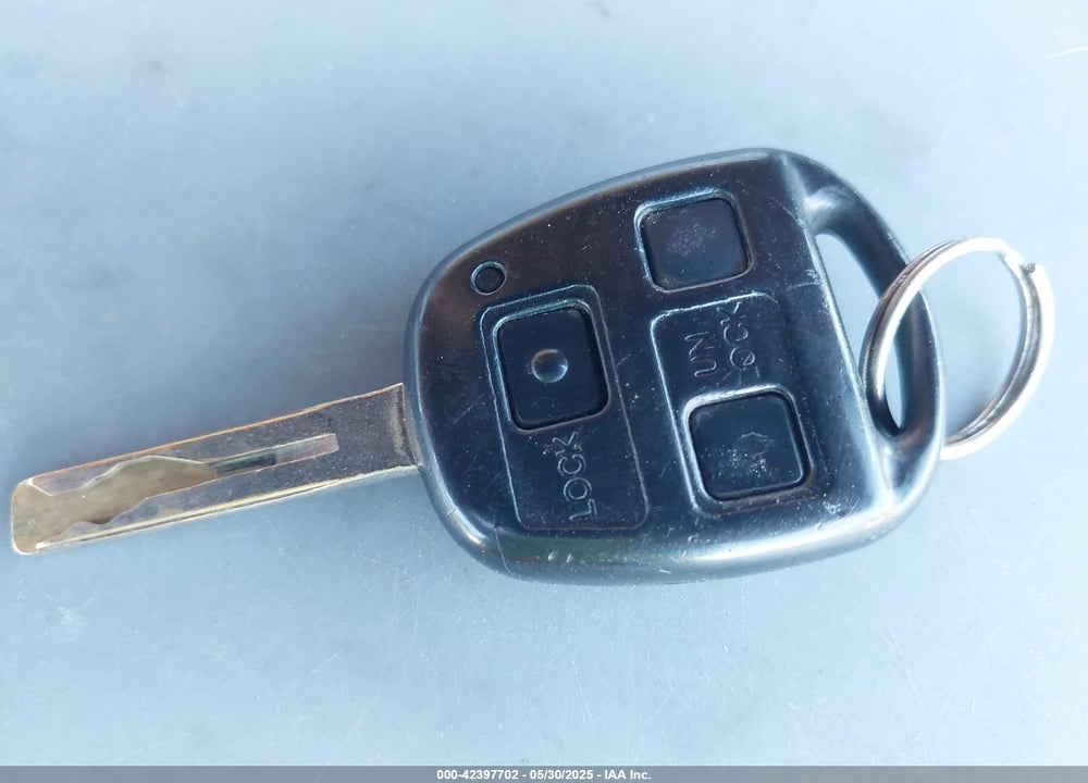 2002 LEXUS ES 300 VIN: JTHBF30G220022332