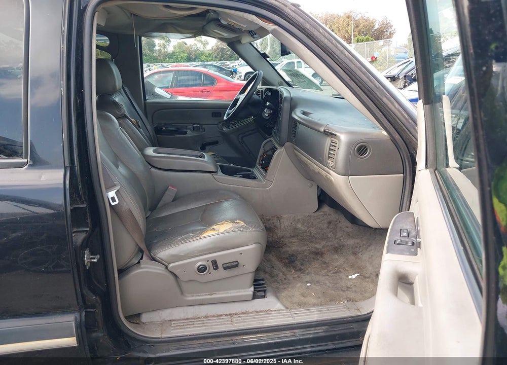 2004 CHEVROLET SUBURBAN 1500 LT VIN: 3GNEC16T74G283784