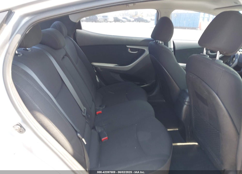 2016 HYUNDAI ELANTRA VIN: 5NPDH4AE6GH737082