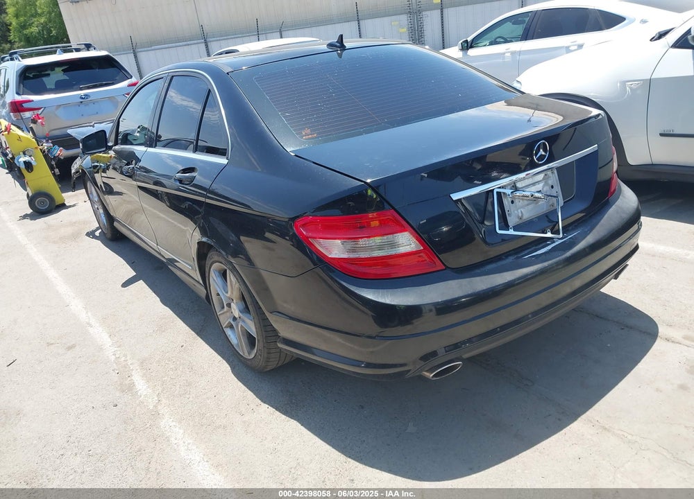 2011 MERCEDES-BENZ C 300 LUXURY/SPORT VIN: WDDGF5EBXBA523310