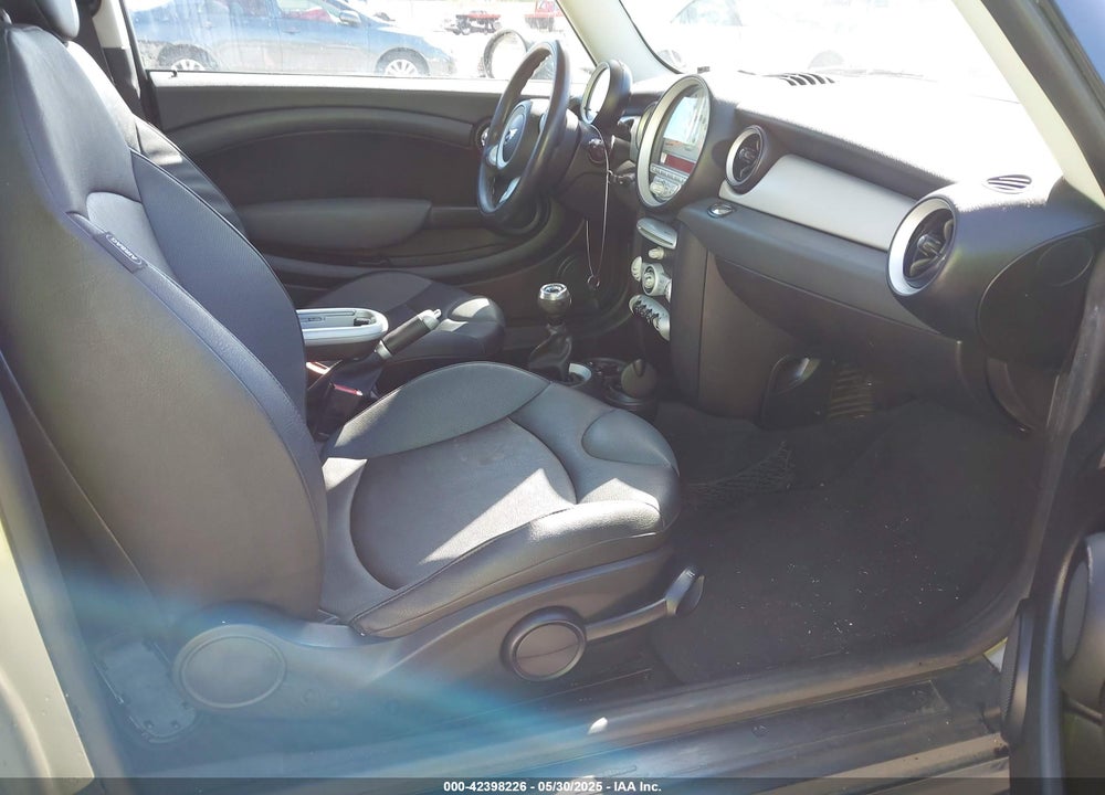 2008 MINI COOPER CLUBMAN VIN: WMWML33598TJ46888