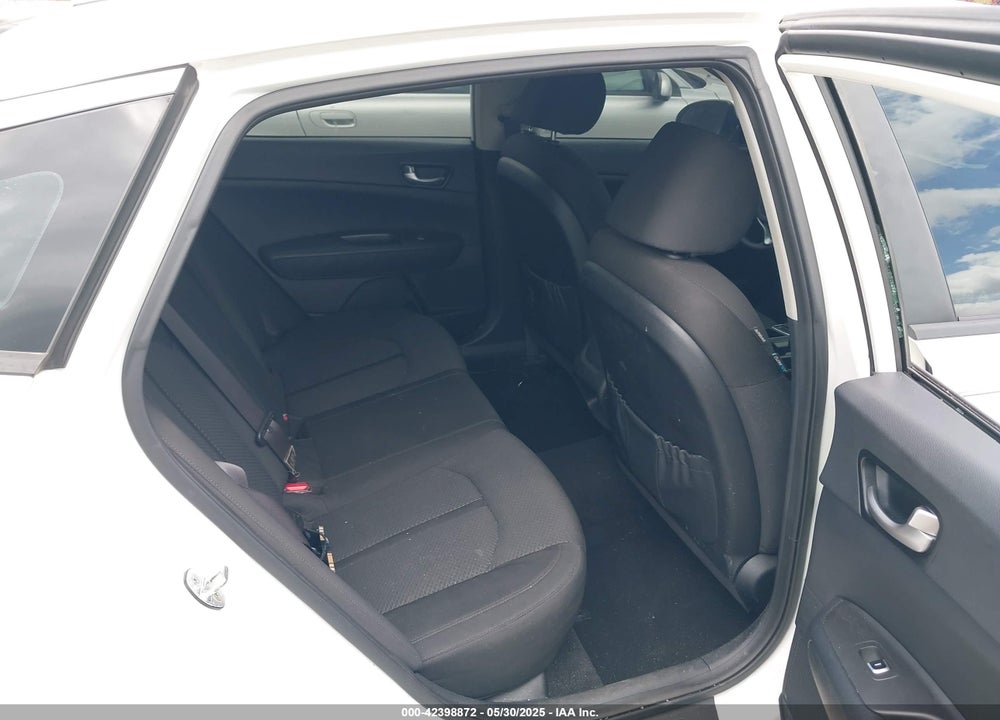 2016 KIA OPTIMA VIN: KNAGT4L32G5103692