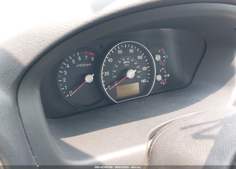 2009 KIA RONDO VIN: KNAFG526697252826