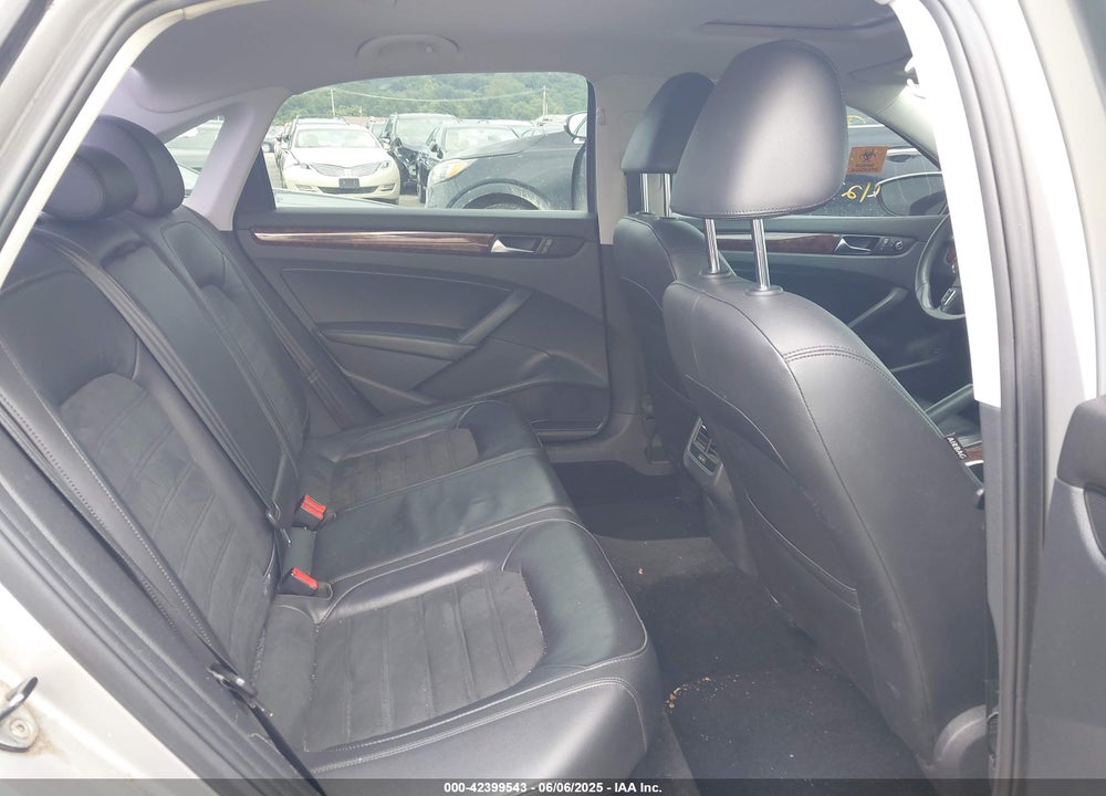 2013 VOLKSWAGEN PASSAT VIN: 1VWCM7A35DC062742