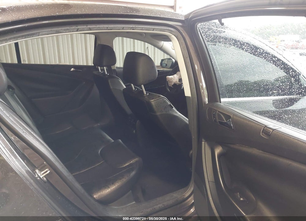 2008 VOLKSWAGEN PASSAT VIN: WVWJK73C08E215891