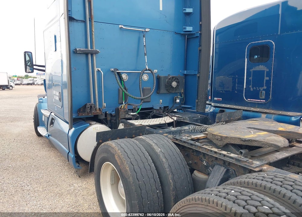 2015 KENWORTH T680 T680 VIN: 1XKYDP9X2FJ384340