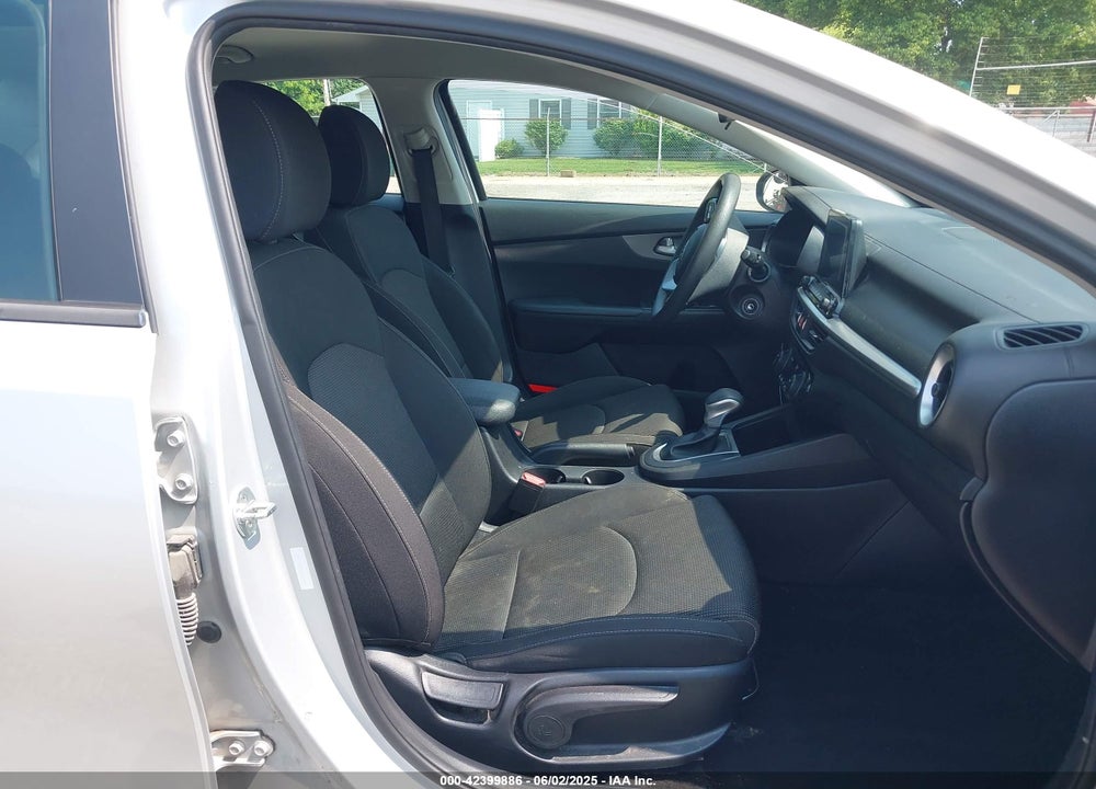 2019 KIA FORTE LXS VIN: 3KPF24AD4KE060161