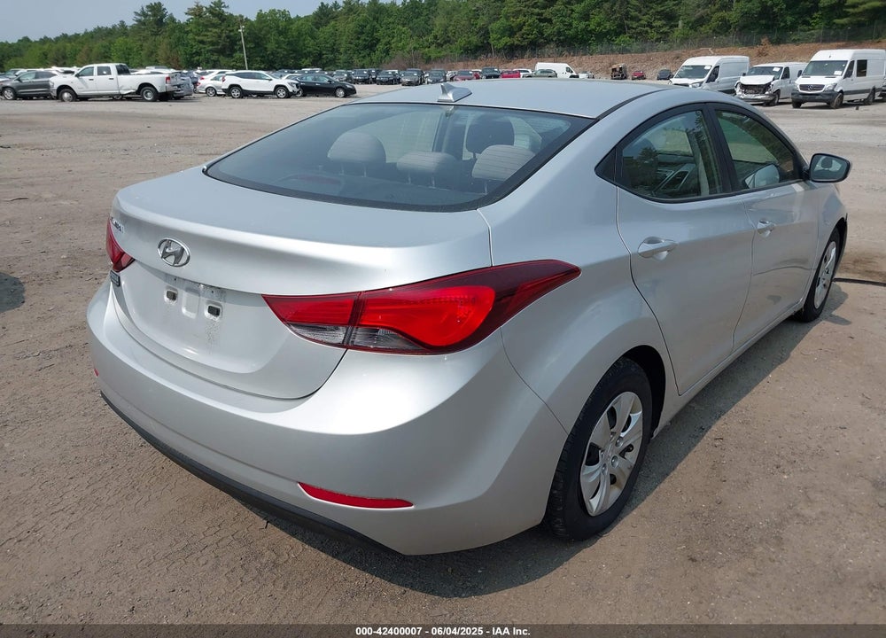 2016 HYUNDAI ELANTRA VIN: 5NPDH4AE0GH685707