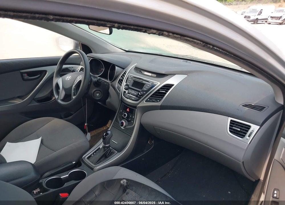 2016 HYUNDAI ELANTRA VIN: 5NPDH4AE0GH685707