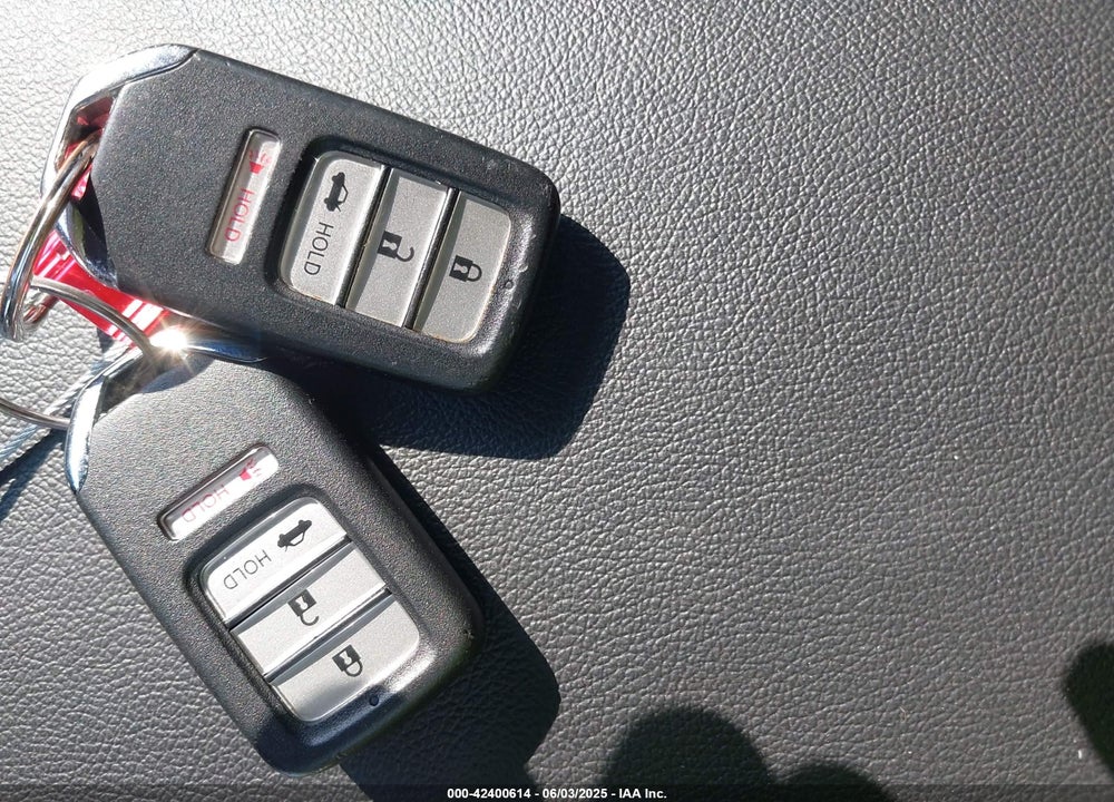 2019 HONDA ACCORD VIN: 1HGCV1F16KA011569