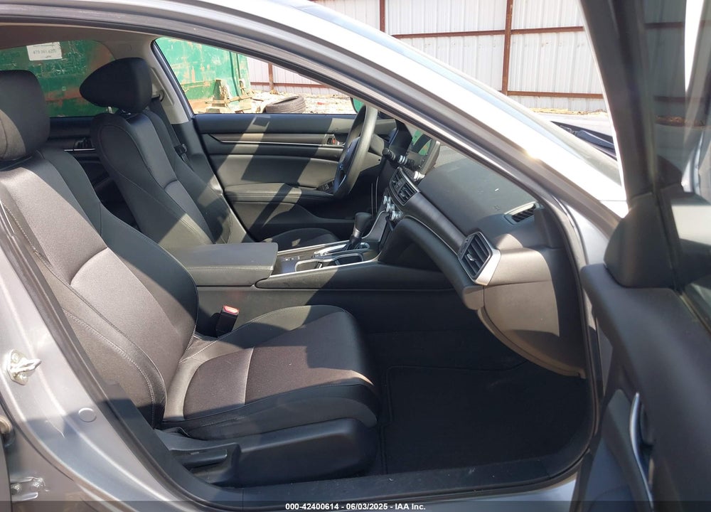 2019 HONDA ACCORD VIN: 1HGCV1F16KA011569