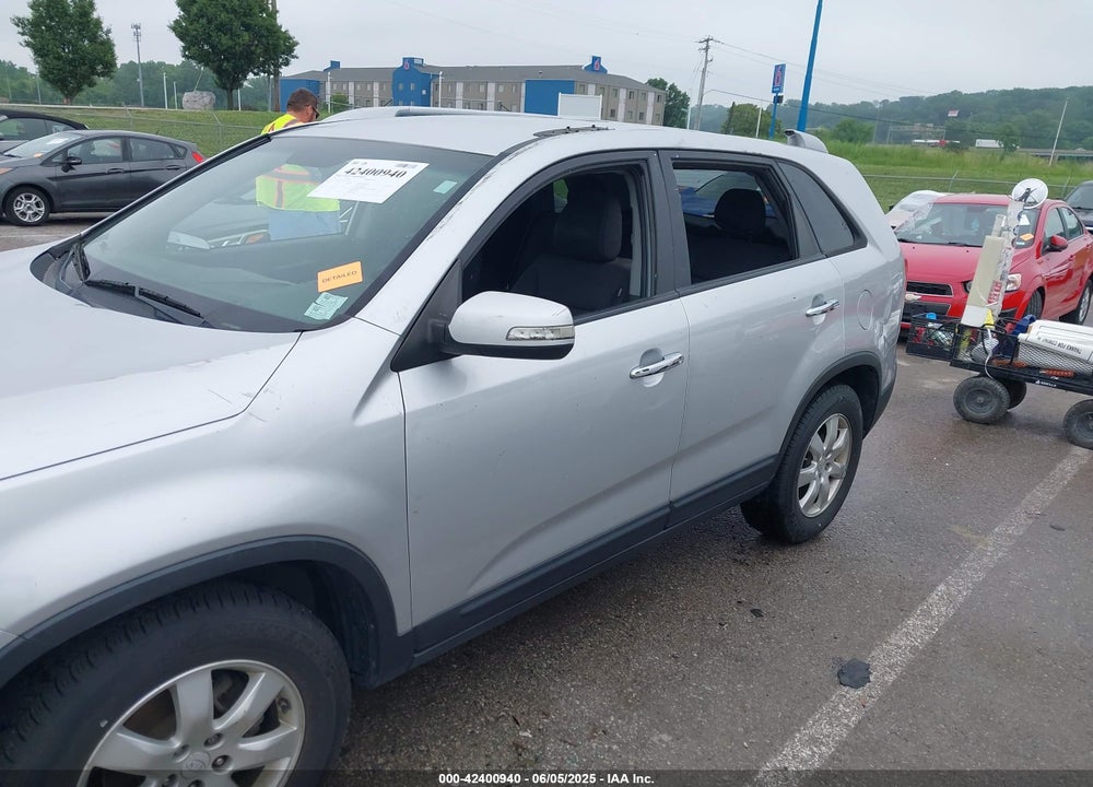 2011 KIA SORENTO VIN: 5XYKT3A19BG131062
