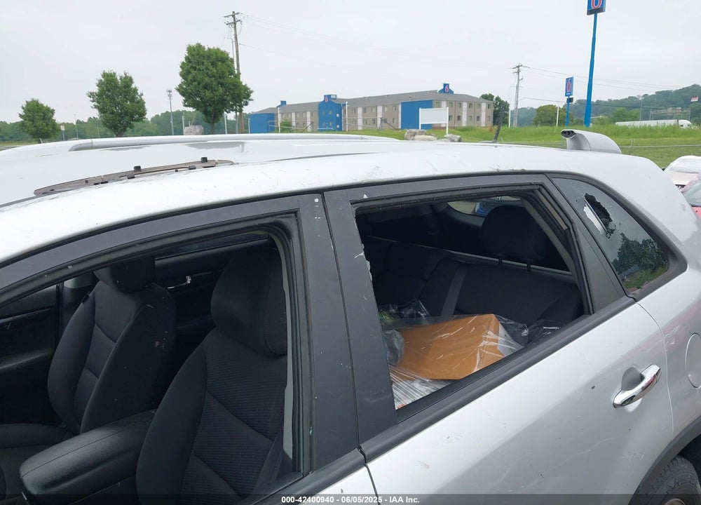 2011 KIA SORENTO VIN: 5XYKT3A19BG131062