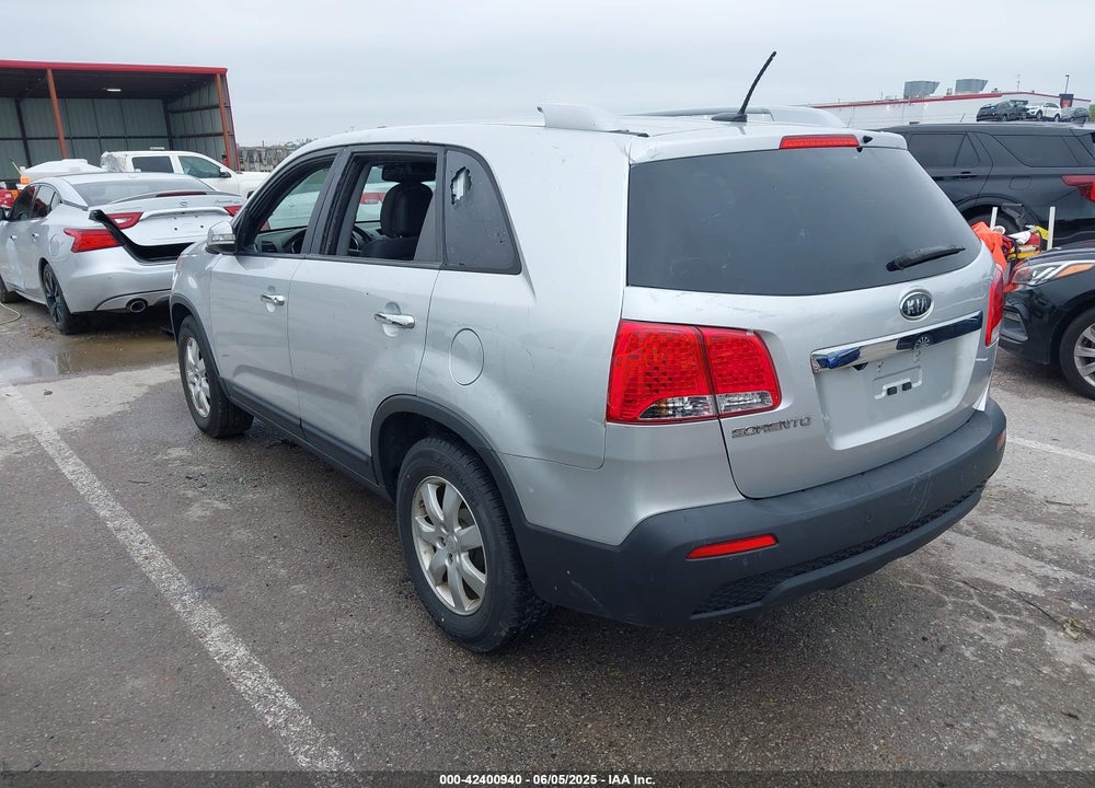2011 KIA SORENTO VIN: 5XYKT3A19BG131062
