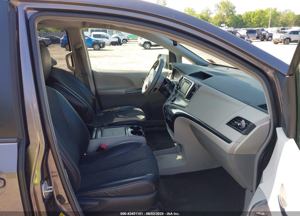 2012 TOYOTA SIENNA SE 8 PASSENGER VIN: 5TDXK3DCXCS267405