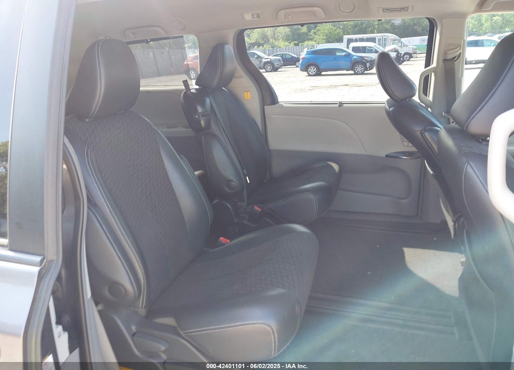 2012 TOYOTA SIENNA SE 8 PASSENGER VIN: 5TDXK3DCXCS267405