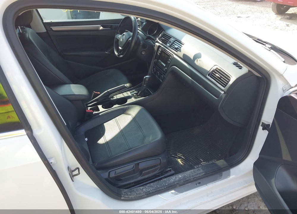 2016 VOLKSWAGEN PASSAT 1.8T R-LINE VIN: 1VWAS7A32GC056334