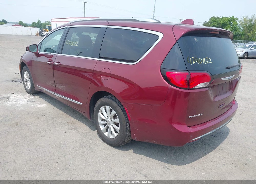 2018 CHRYSLER PACIFICA TOURING L VIN: 2C4RC1BG8JR178101
