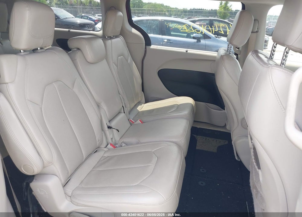 2018 CHRYSLER PACIFICA TOURING L VIN: 2C4RC1BG8JR178101