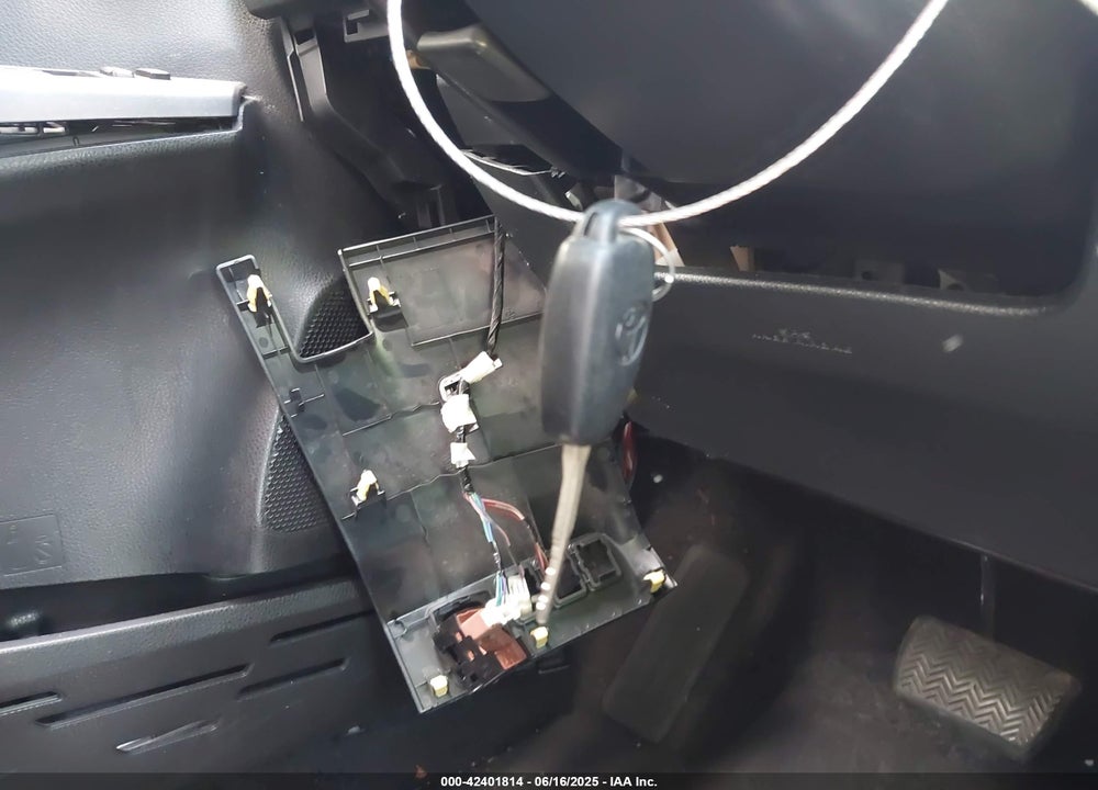 2018 TOYOTA RAV4 VIN: JTMZFREV1JD130846