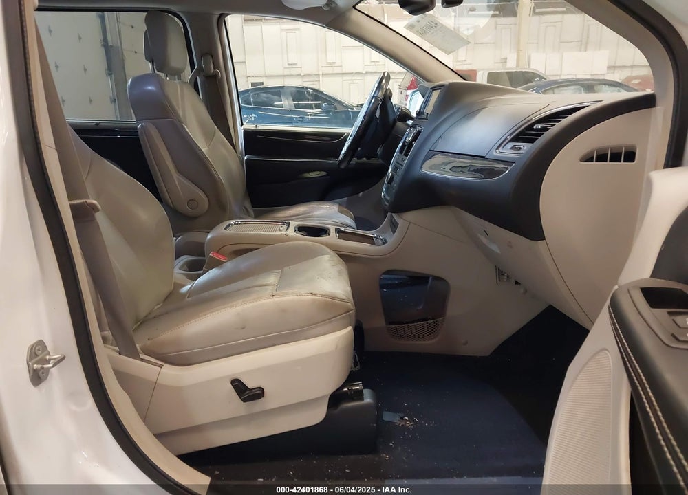 2016 CHRYSLER TOWN & COUNTRY LIMITED PLATINUM VIN: 2C4RC1GG5GR200010