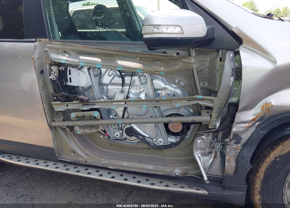 2013 KIA SORENTO LX VIN: 5XYKT3A64DG357542