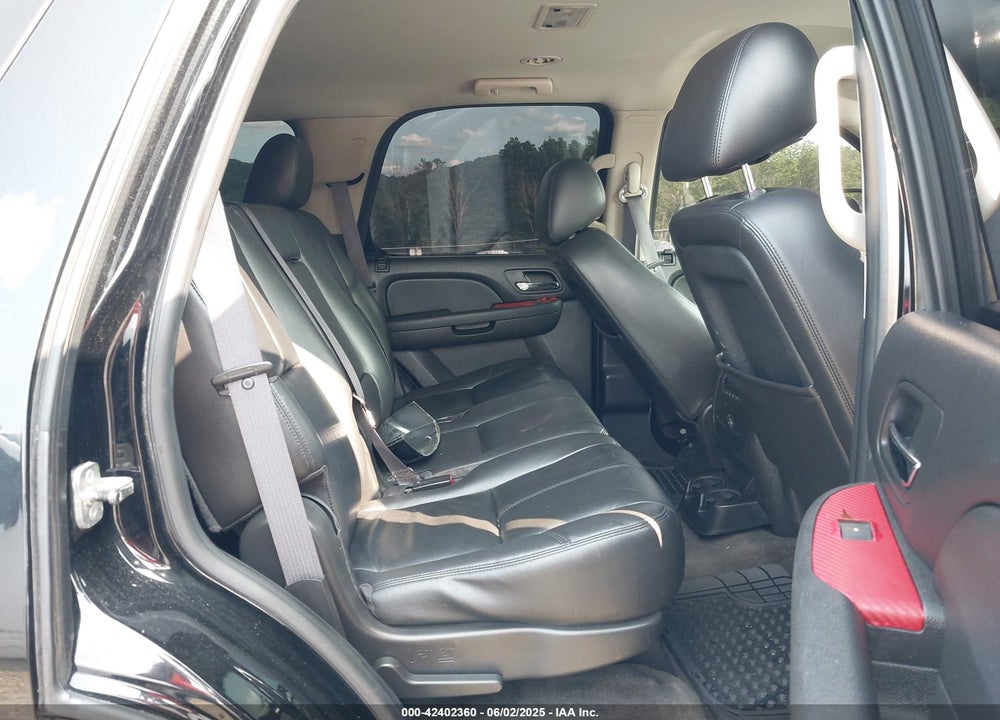 2011 CHEVROLET TAHOE VIN: 1GNSKBE03BR320118