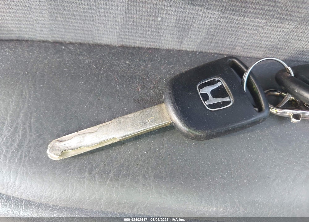 2005 HONDA CIVIC LX VIN: 2HGES16505H546035