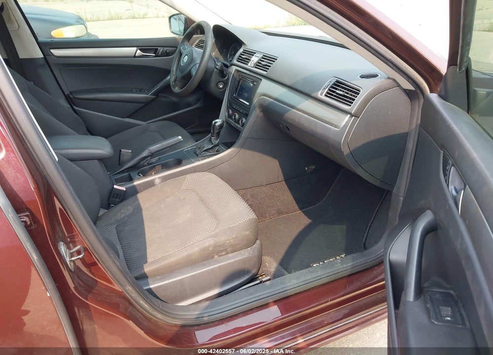 2013 VOLKSWAGEN PASSAT VIN: 1VWAP7A37DC021415