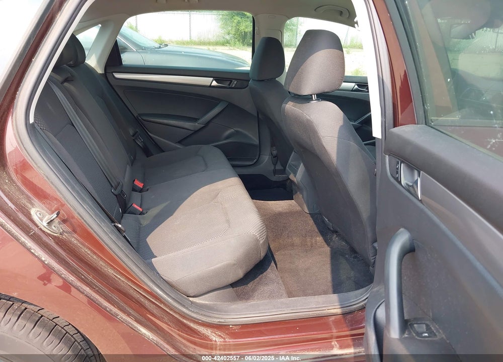 2013 VOLKSWAGEN PASSAT VIN: 1VWAP7A37DC021415