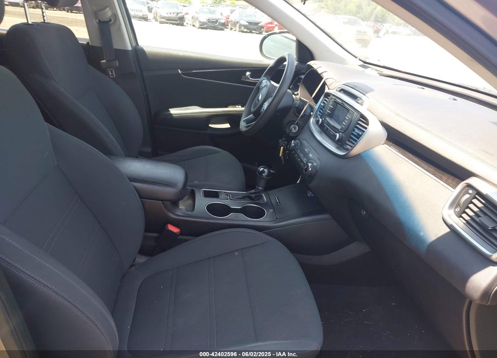 2016 KIA SORENTO VIN: 5XYPGDA52GG044582