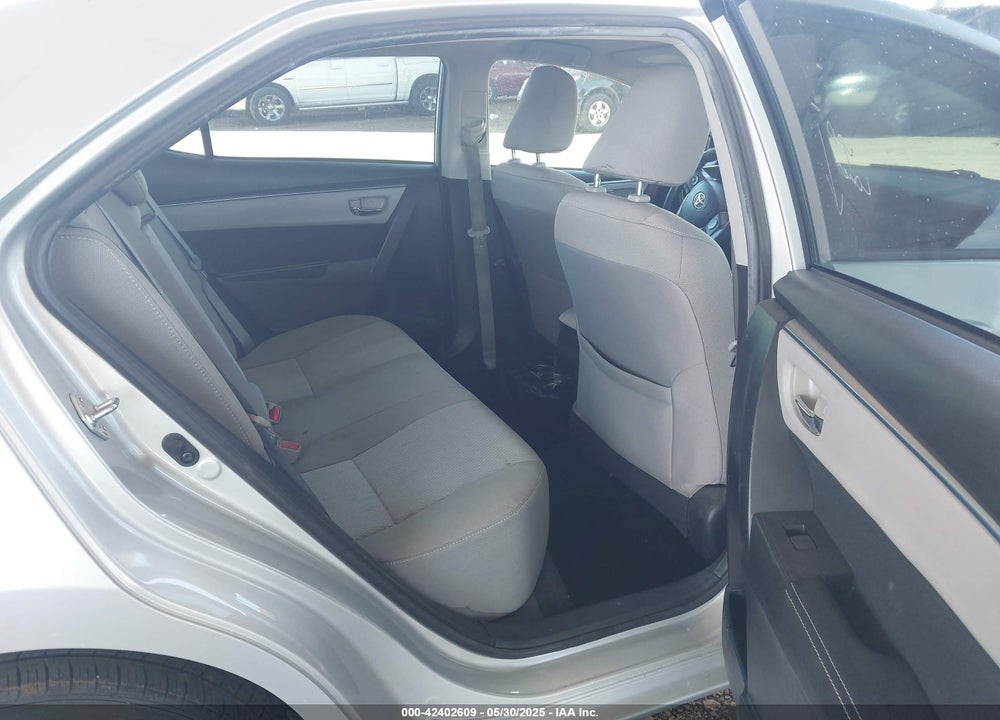 2015 TOYOTA COROLLA LE VIN: 5YFBURHE2FP181327