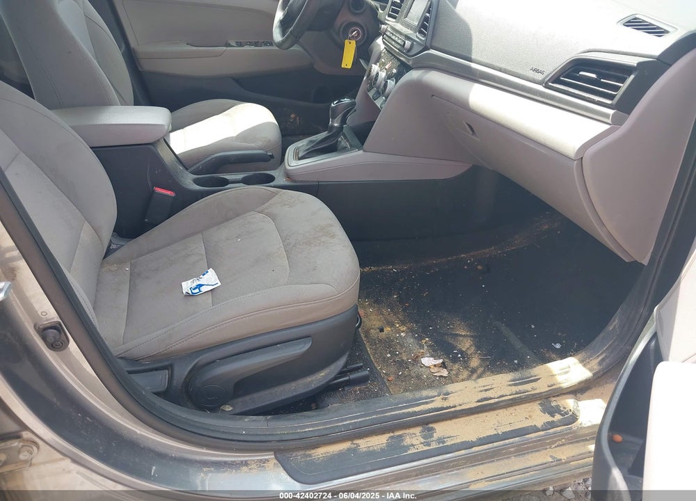 2019 HYUNDAI ELANTRA VIN: 5NPD74LFXKH450300
