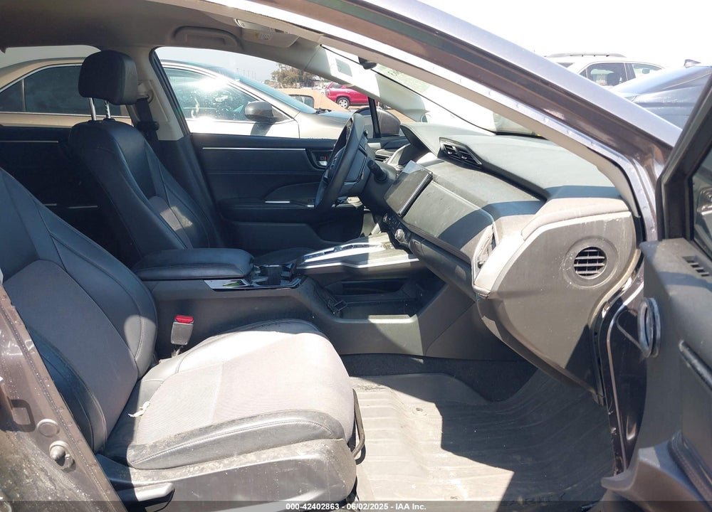 2018 HONDA CLARITY PLUG-IN HYBRID VIN: JHMZC5F11JC005217