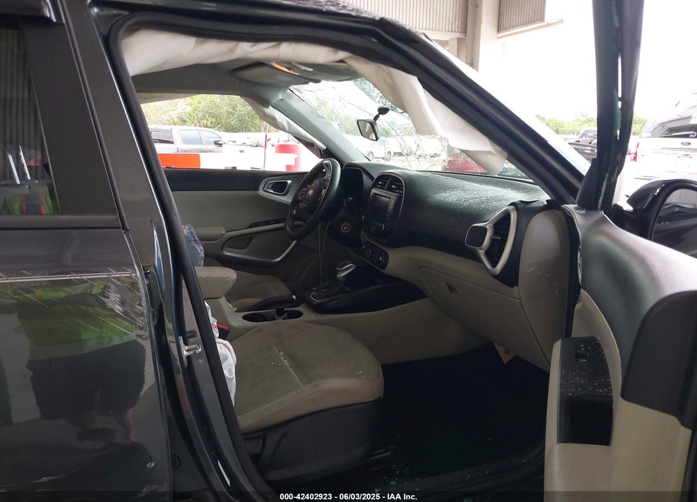 2020 KIA SOUL LX VIN: KNDJ23AU6L7717077