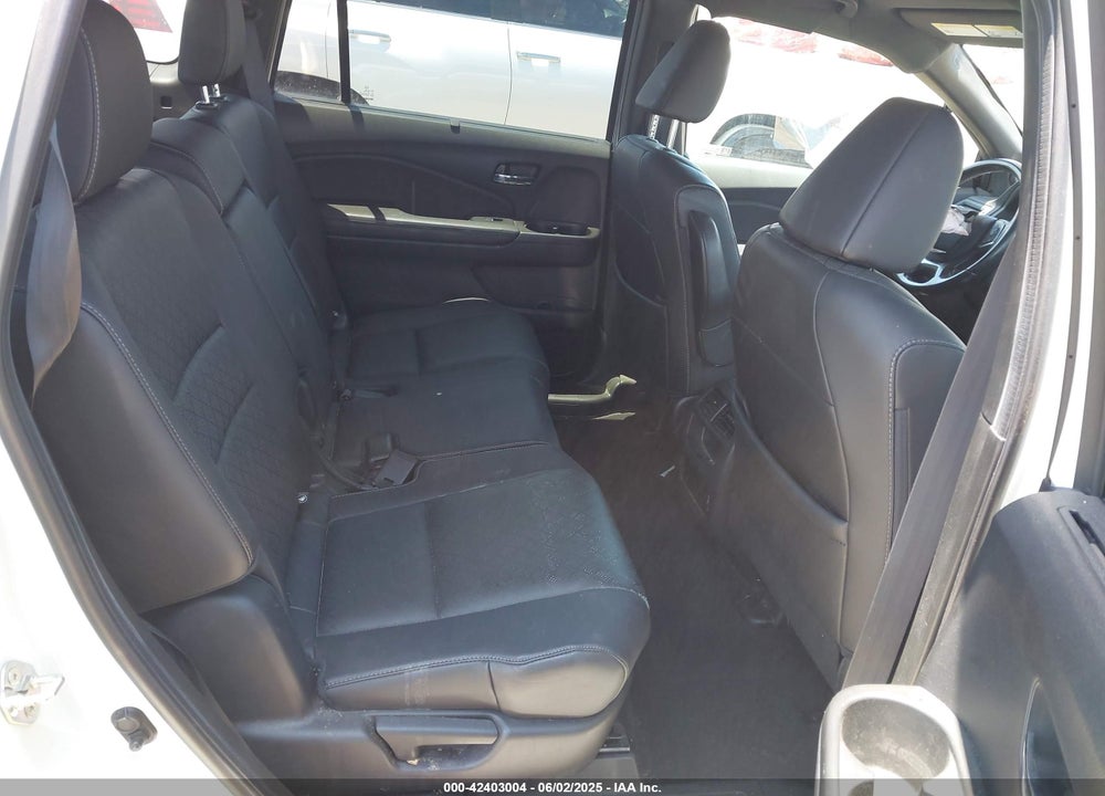 2019 HONDA PASSPORT EX-L VIN: 5FNYF7H56KB005380