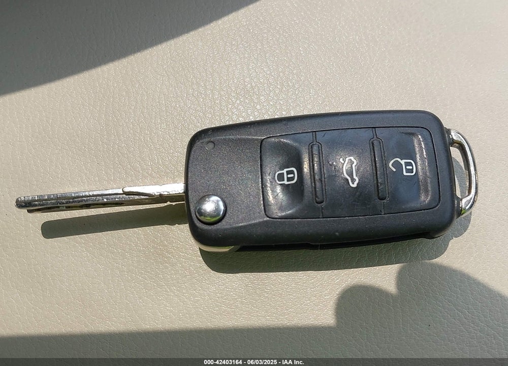 2012 VOLKSWAGEN TIGUAN SE VIN: WVGBV7AX1CW548133