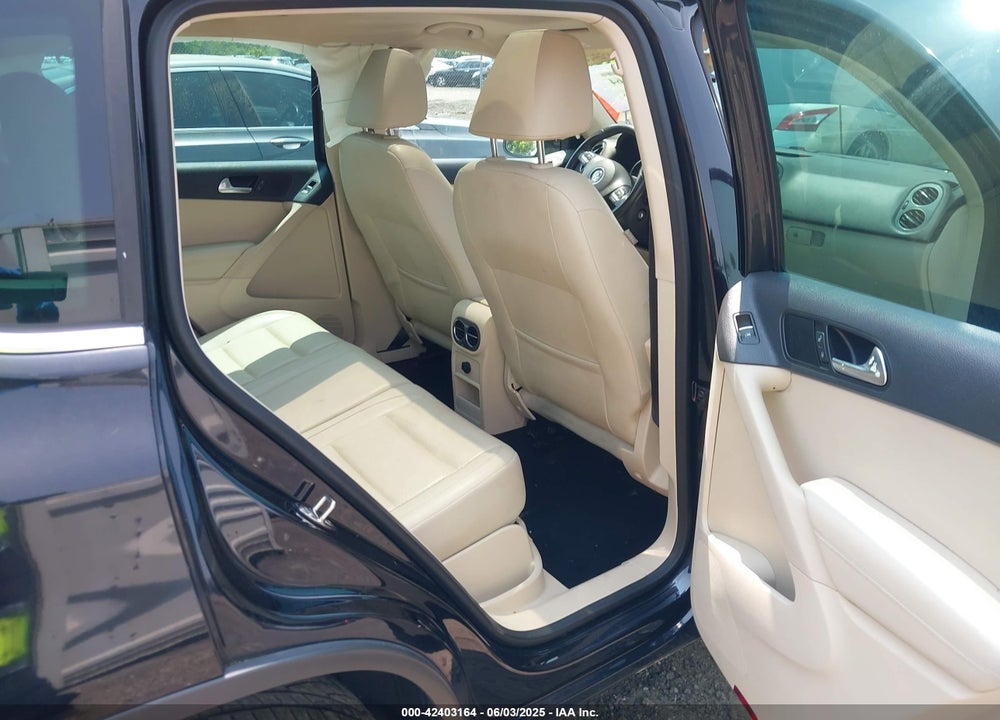 2012 VOLKSWAGEN TIGUAN SE VIN: WVGBV7AX1CW548133