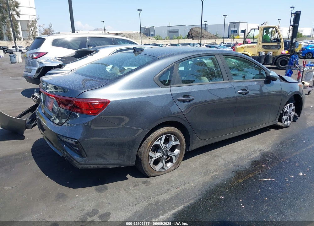 2019 KIA FORTE LXS VIN: 3KPF24AD7KE139680