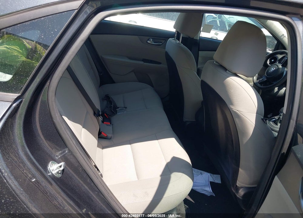 2019 KIA FORTE LXS VIN: 3KPF24AD7KE139680