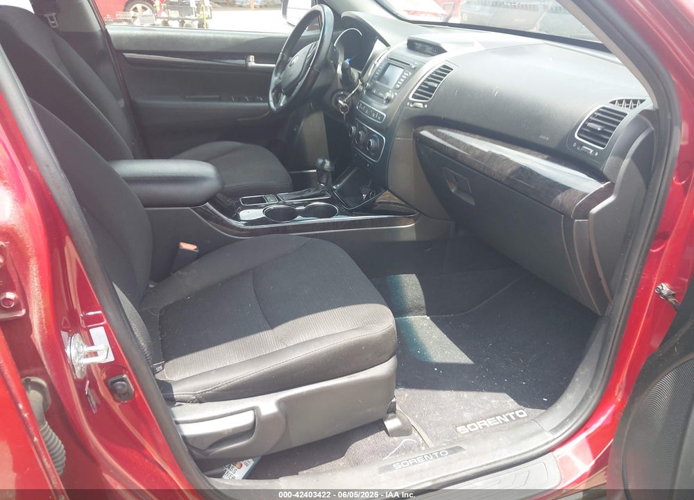 2014 KIA SORENTO LX VIN: 5XYKT3A62EG511747