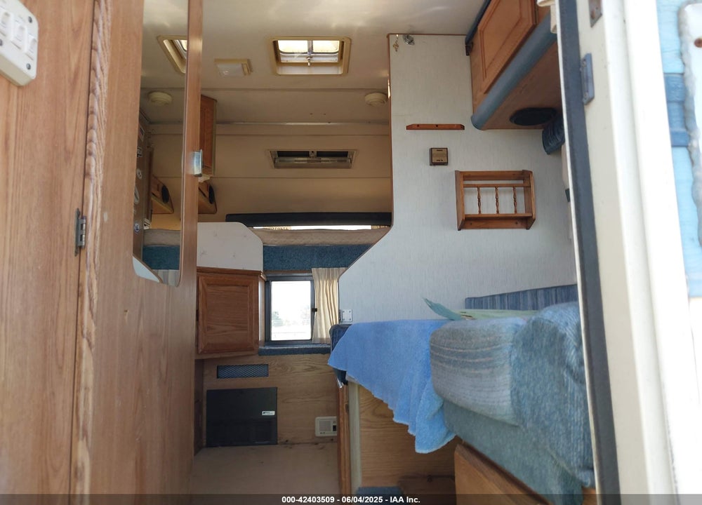 1991 LANCE CAMPER VIN: 000000000S15728RV