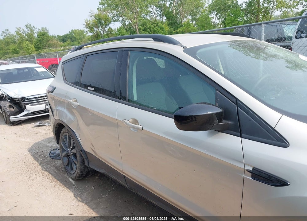 2017 FORD ESCAPE SE VIN: 1FMCU9GD1HUC45792
