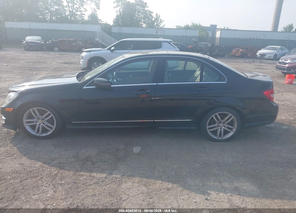2013 MERCEDES-BENZ C 300 LUXURY 4MATIC/SPORT 4MATIC VIN: WDDGF8AB7DR287761