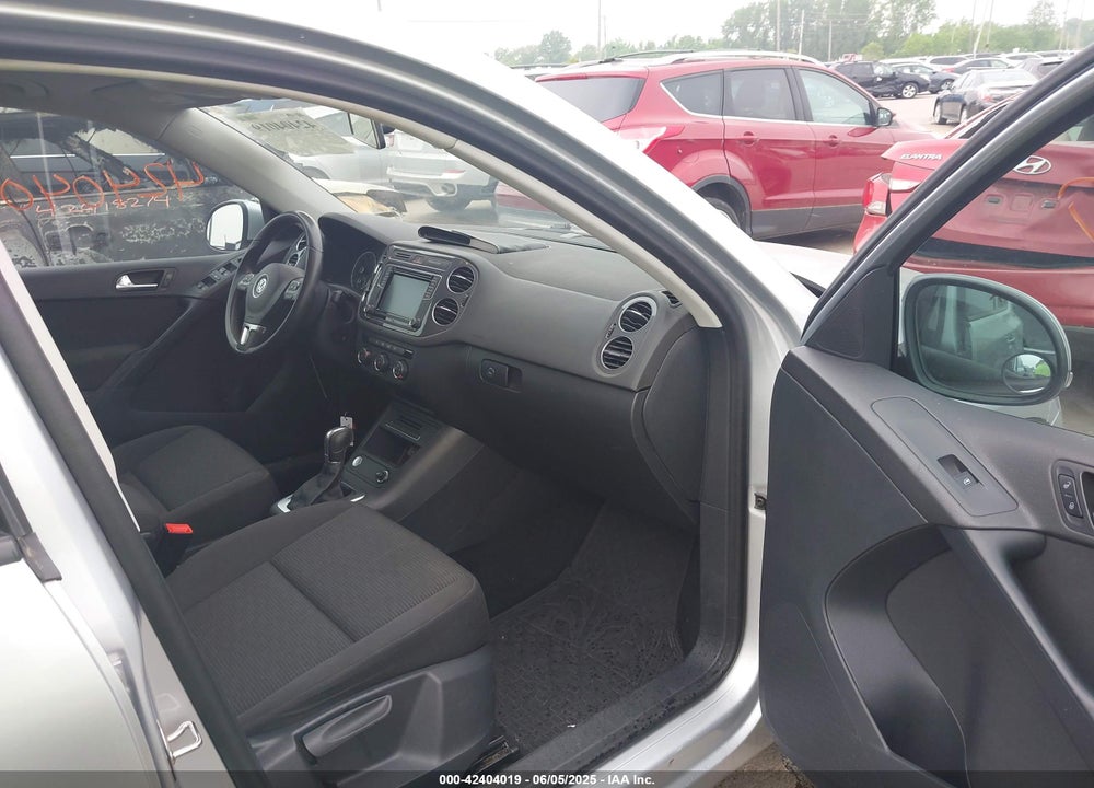 2018 VOLKSWAGEN TIGUAN LIMITED 2.0T VIN: WVGBV7AX1JK001366