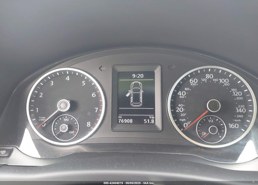 2018 VOLKSWAGEN TIGUAN LIMITED 2.0T VIN: WVGBV7AX1JK001366