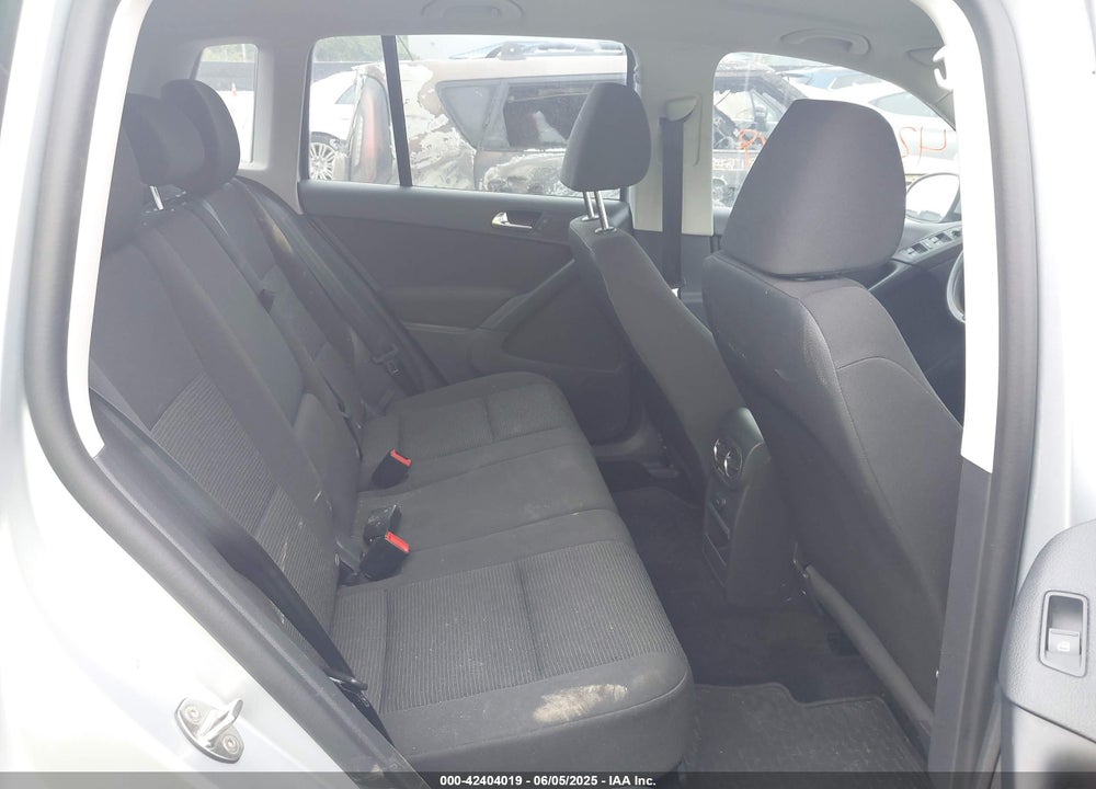 2018 VOLKSWAGEN TIGUAN LIMITED 2.0T VIN: WVGBV7AX1JK001366