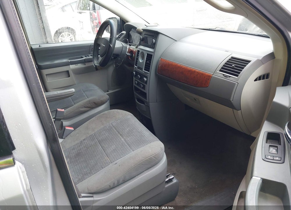 2009 CHRYSLER TOWN & COUNTRY LX VIN: 2A8HR44E59R570092