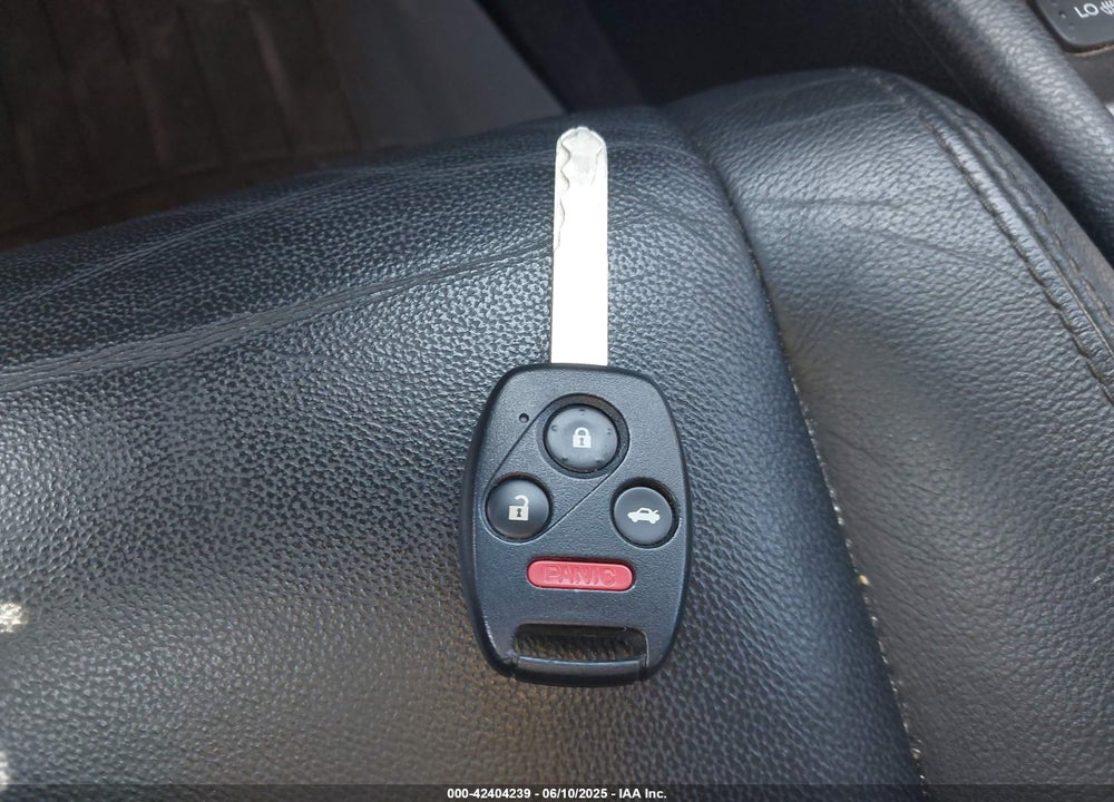 2011 HONDA ACCORD VIN: 1HGCP2F65BA135828
